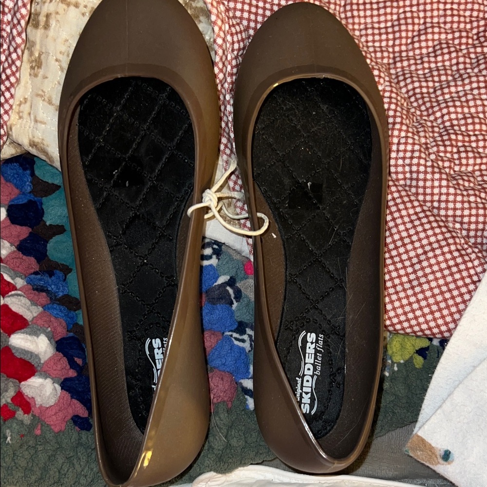 Women's Skidders Brown Flats- New